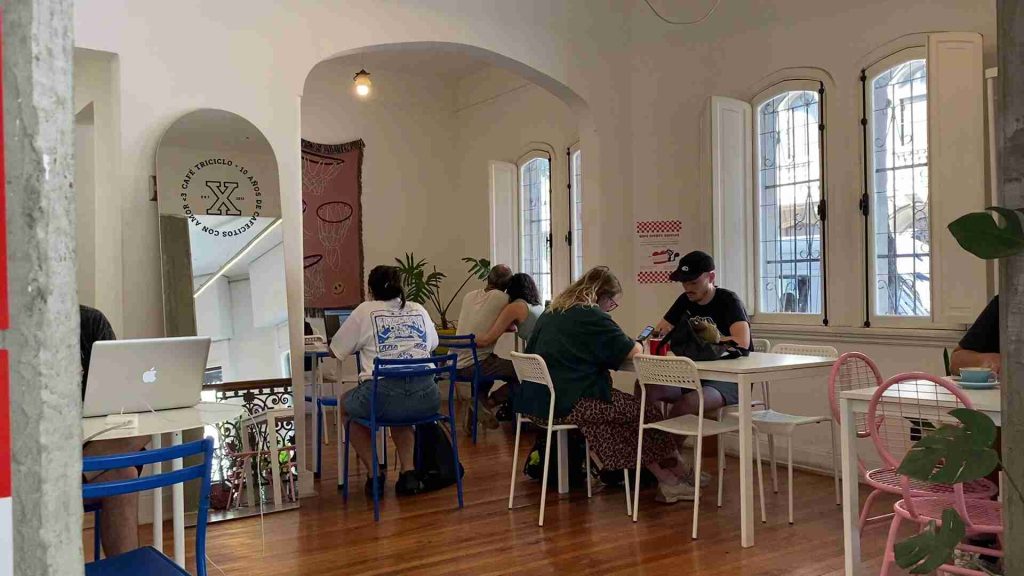 Café Triciclo, parte de las cafeterías en Santiago de Chile. Foto de 2024.
Fotografía de Tomás Rabají.