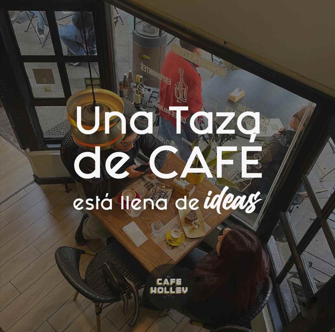 Gráfica del interior de la cafetería con el texto "Una taza de café está llena de ideas". Del Instagram @elcafeholley